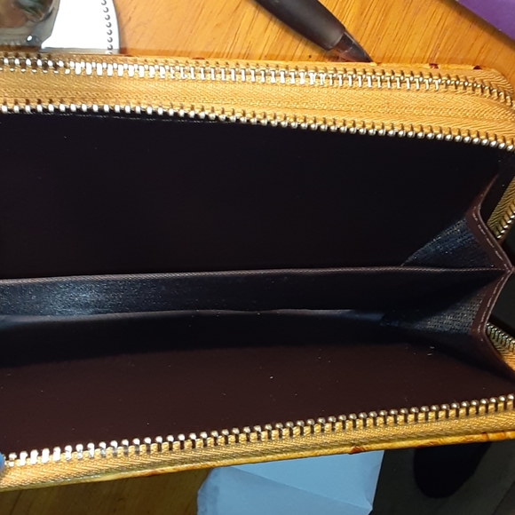 Nwot wallet/wristlet - Picture 4 of 7